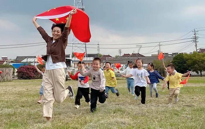 织金县第九小学关工委联合有关部门开展无纸化测评活动